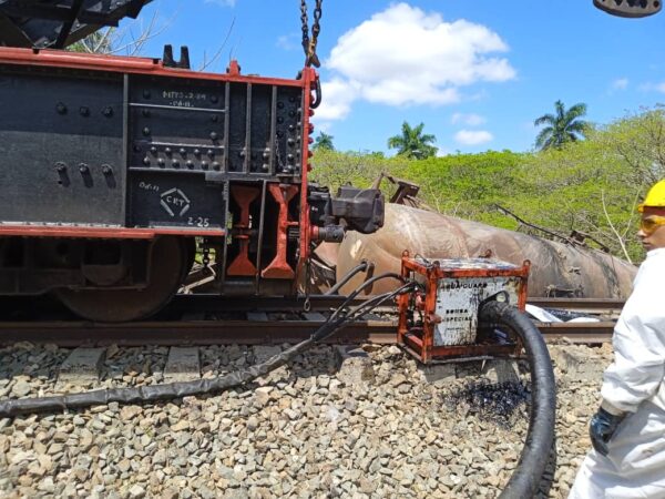 Concluyó evacuación del combustible del tren descarrilado este sábado cerca de Siguaney (+ Audio)