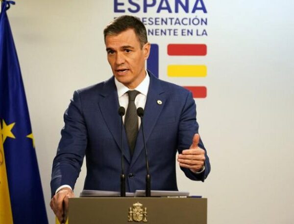 Pedro Sánchez anuncia que continuará al frente del Gobierno español