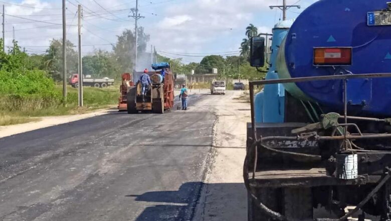 Depositan asfalto en importantes vías de Sancti Spíritus