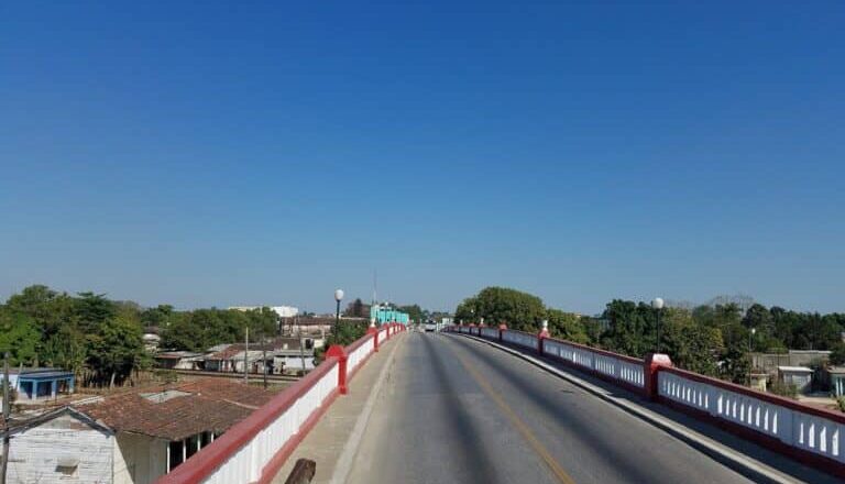 Acciona Cabaiguán en mantenimiento a infraestructura vial (+Audio)