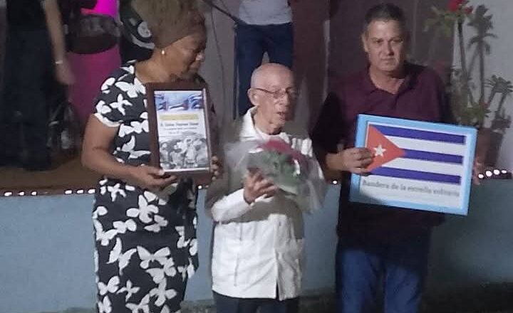 Gabino, de pie a sus 90 años (+ Fotos)