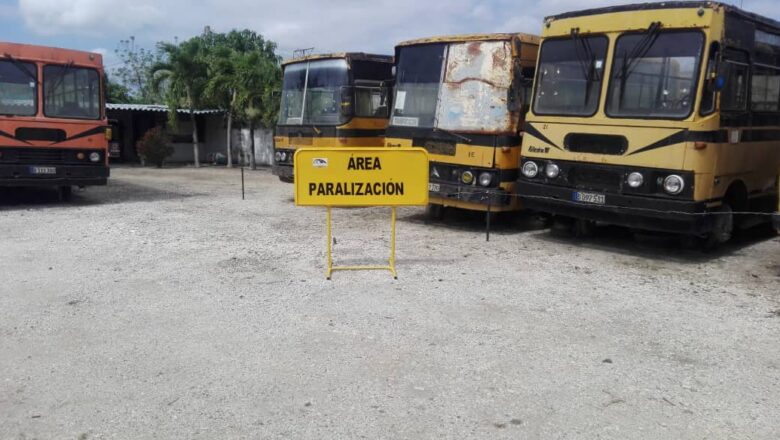 Ómnibus escolares en Cabaiguán apuesta por seguir rodando en las carreteras