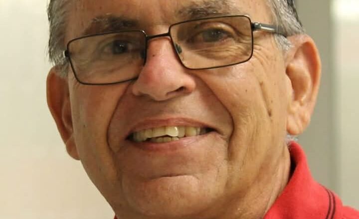 Con 81 años a cuestas, sigue con cámara en manos