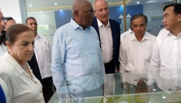 Vicepresidente de Cuba elogia colaboración científica con Vietnam