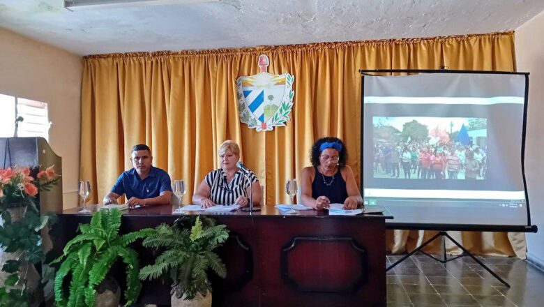 Delegados del Poder Popular en Cabaiguán debaten sobre resultados del Programa de Atención Materno Infantil (+ Audio y Fotos)