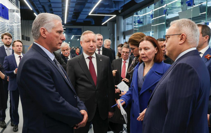 Presidente de Cuba visita centros científicos y tecnológicos rusos