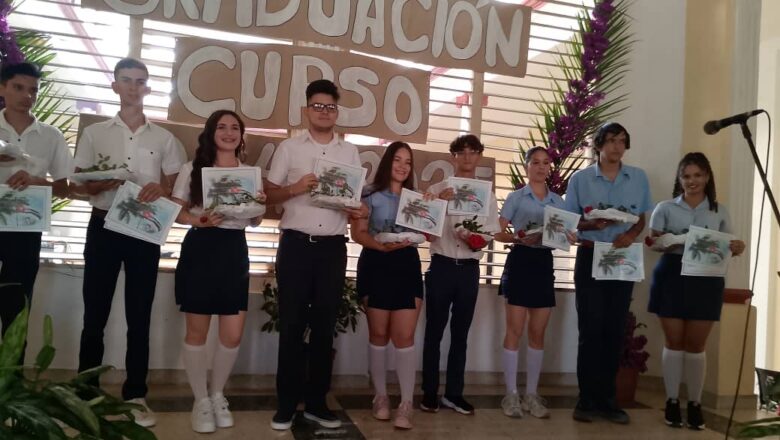 Cabaiguán gradúa a 137 nuevos bachilleres (+Fotos)