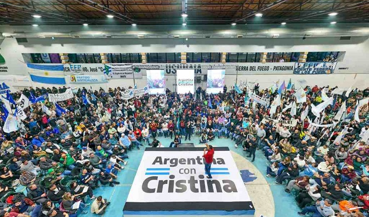 Prosigue apoyo público a Cristina Fernández en Argentina