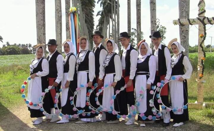 Con 96 años la Danza Isleña Portadora de Pozas sigue en los escenarios