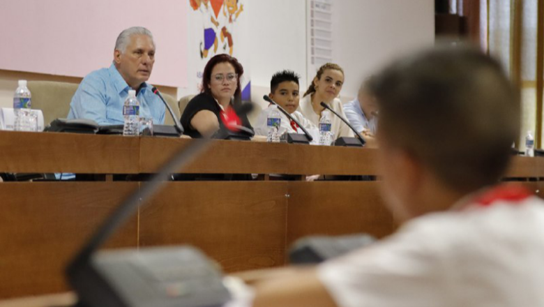 Asiste Díaz-Canel a la asamblea de los pioneros