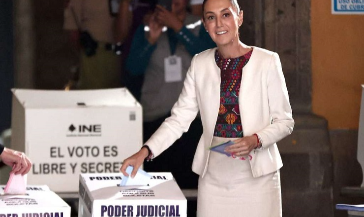 Presidenta de México vota en elecciones del poder judicial