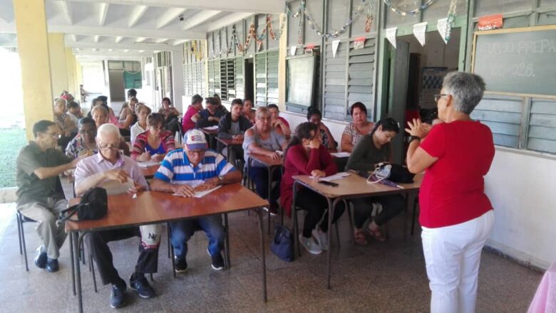 Maestros cabaiguanenses realizan preparación para próximo período lectivo 2025-2026 (+ Fotos)