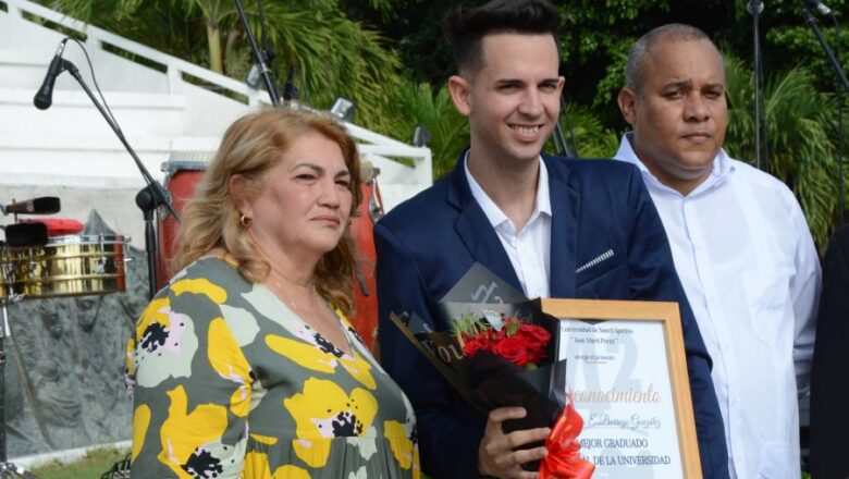 Universidad de Sancti Spíritus José Martí Pérez celebró su graduación