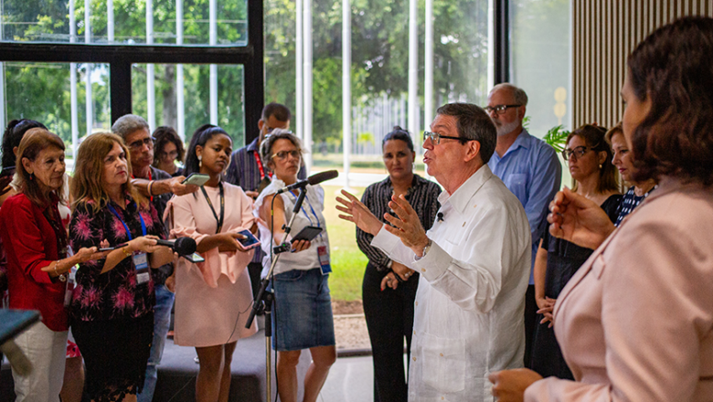 Diplomacia revolucionaria reafirma vocación de servir al pueblo