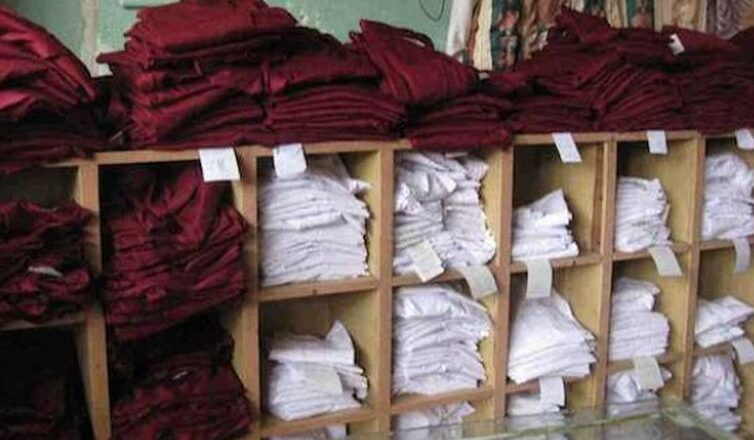 Comenzó la venta de uniformes escolares en la provincia