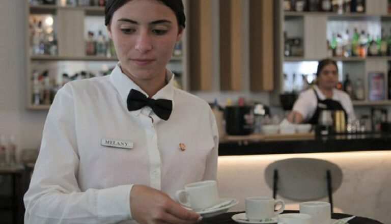 Colectivo joven sustenta servicios en Meliá Trinidad Península
