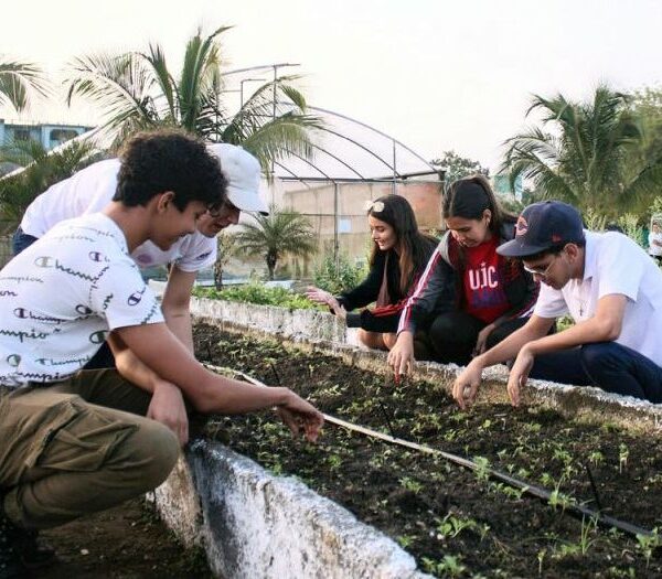 Jóvenes espirituanos de fiesta