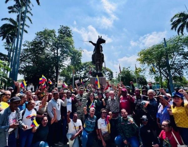 Llama Maduro a sumarse al alistamiento por amor a Venezuela