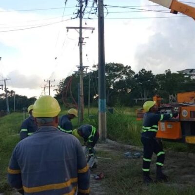 Eléctricos espirituanos apoyan restablecimiento del servicio en Villa Clara