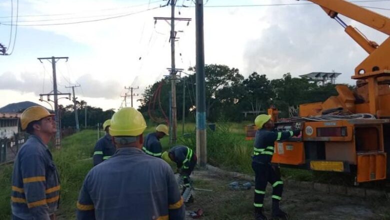 Eléctricos espirituanos apoyan restablecimiento del servicio en Villa Clara