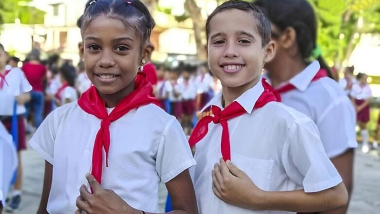 Regresan felices a las aulas