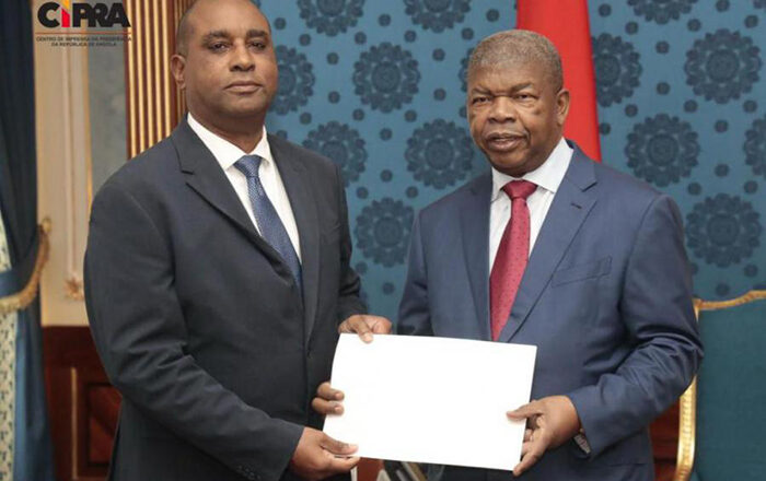 Raúl Castro y Díaz-Canel envían carta a presidente de Angola