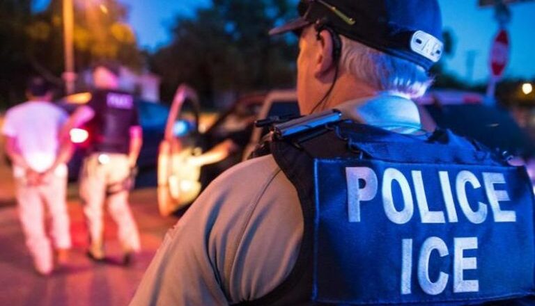 Tres heridos críticos por tiroteo en centro de inmigración en Texas, Estados Unidos