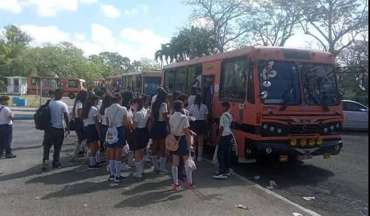 Transporte en Sancti Spíritus: retaguardia del curso escolar