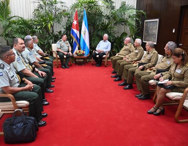 Díaz-Canel recibió al Comandante en Jefe de las Fuerzas Militares del Ejército de Nicaragua