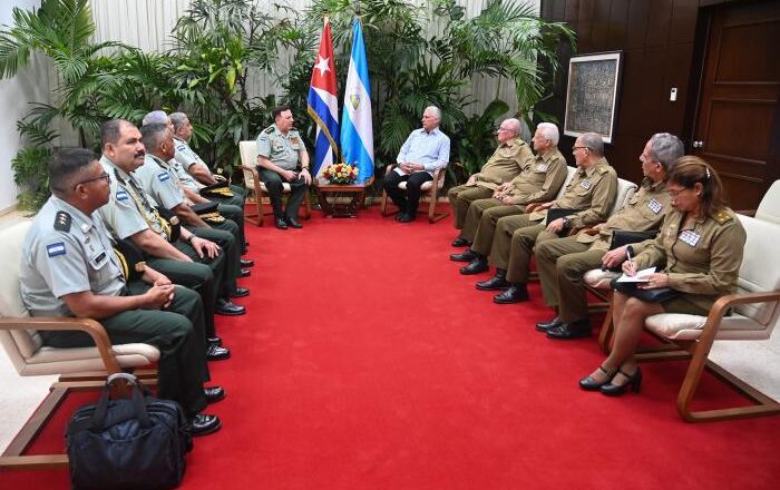 Díaz-Canel recibió al Comandante en Jefe de las Fuerzas Militares del Ejército de Nicaragua
