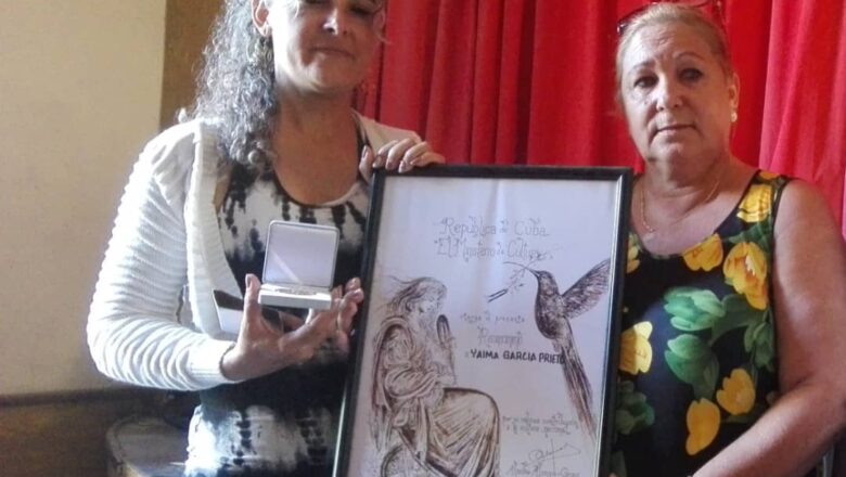 Reconocen a instructora de arte cabaiguanense por sus aportes a la cultura