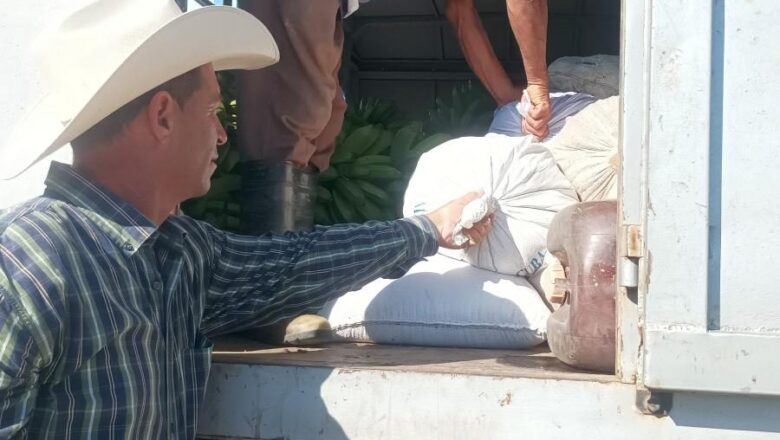 Campesinos de Cabaiguán brindan su mano solidaria a institución espirituana de Salud
