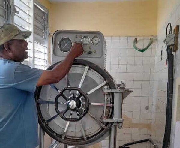 Electromedicina de Yaguajay “hace magia” para mantener la vitalidad de equipos y muebles clínicos