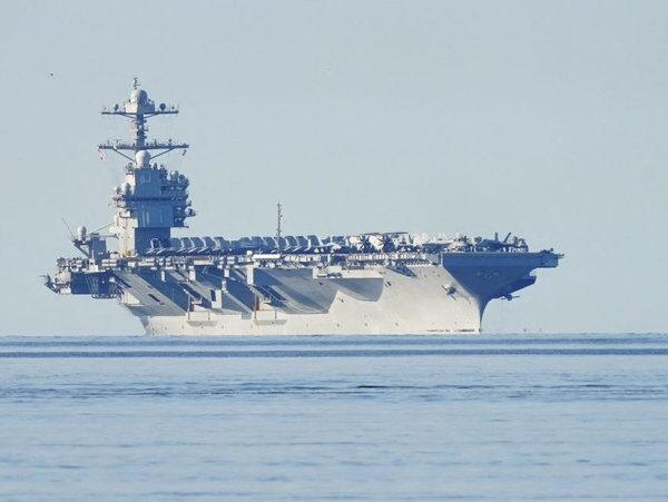 Visita principal asesor militar de Trump a tropas en el Caribe