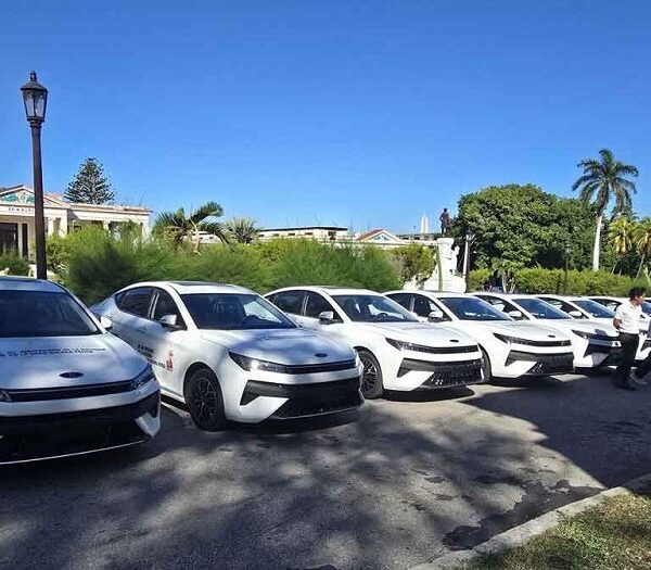 Moskvich donados por Rusia a Cuba circulan en La Habana