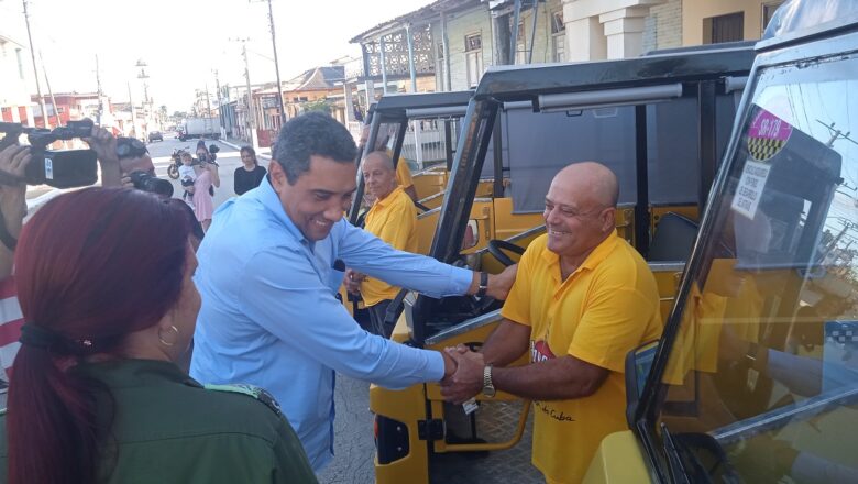 Inaugura Ministro de Transporte de Cuba servicio de Ecomóviles en Cabaiguán (+Audio y Fotos)