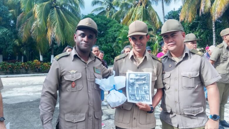 Efectuado en Cabaiguán acto de ascenso y condecoraciones a combatientes de las FAR (+ Audio y Fotos)