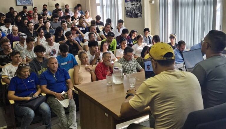 Jóvenes en el centro de la IV Jornada de Ciberseguridad 2025