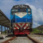 Especialistas de Ferrocarriles de Cuba inspeccionan la línea central