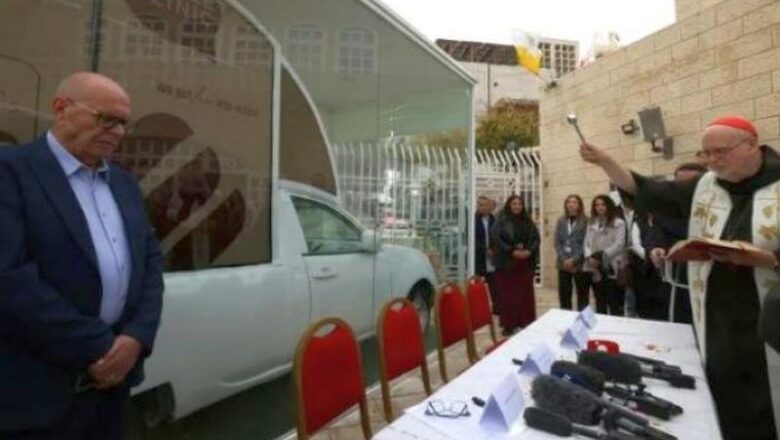 El papamóvil de Francisco, listo para ser desplegado como clínica para los niños de Gaza