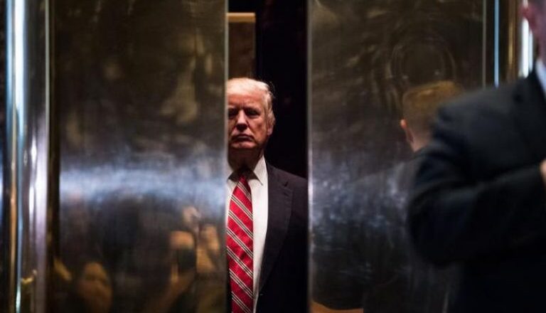 Uno de cada tres latinos en EE.UU. dice estar arrepentido de haber votado por Trump