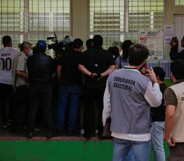 Honduras: Árbitro electoral pide calma ante empate en elecciones