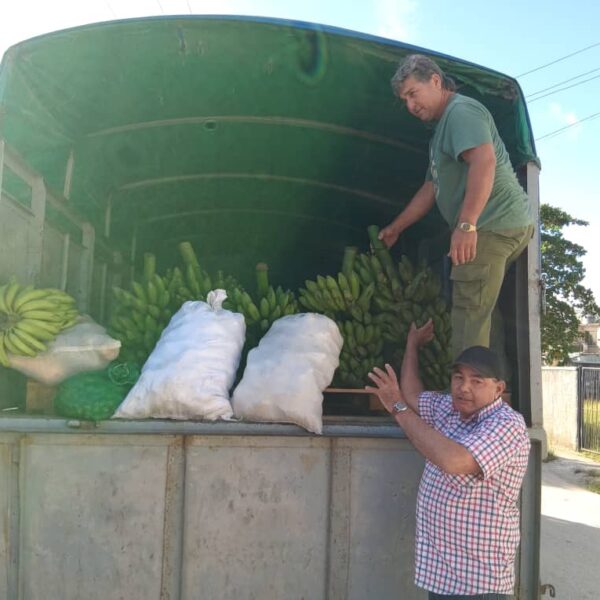 Actores económicos estatales y privados de Cabaiguán entregan donativos a instituciones sociales del municipio (+Fotos)