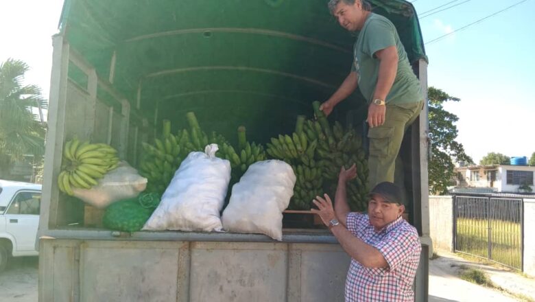 Actores económicos estatales y privados de Cabaiguán entregan donativos a instituciones sociales del municipio (+Fotos)