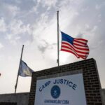 Jueza rechaza intento de Trump de desestimar demanda contra detenciones en Guantánamo