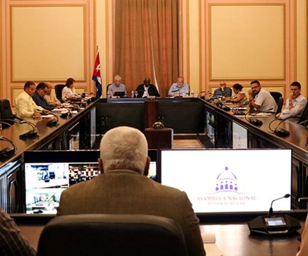 Consejo de Estado de Cuba da luz verde a tres decretos‑leyes en materia económica