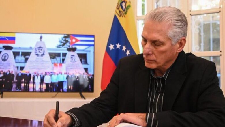 Rubrica Díaz-Canel libro de condolencias por héroes de Cuba y Venezuela