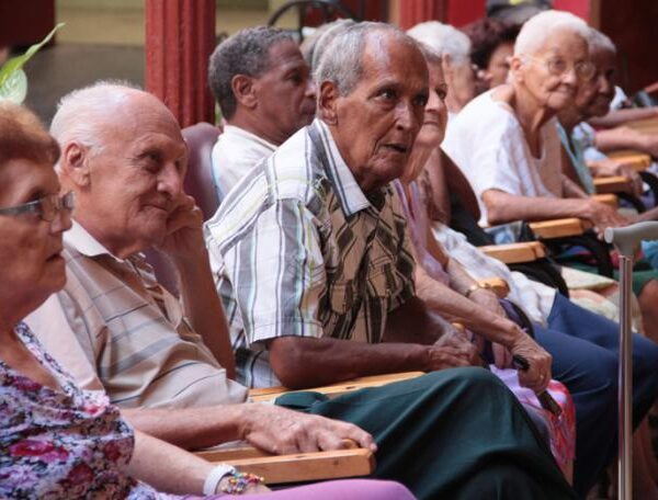 Cuarta parte de habitantes en Cuba tiene más de 60 años