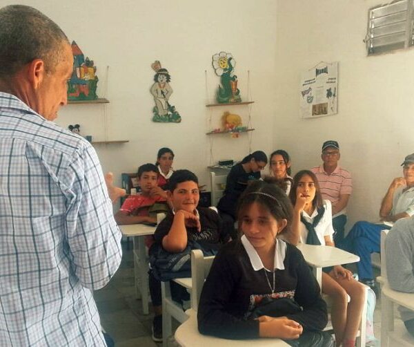 Pupitres pequeños para niños grandes