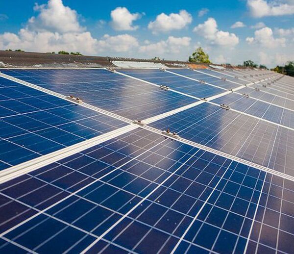 Organizaciones en Argentina alistan envíos de paneles solares para hospitales y escuelas en Cuba